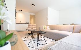 Central Situated Brand New Apartment For 5